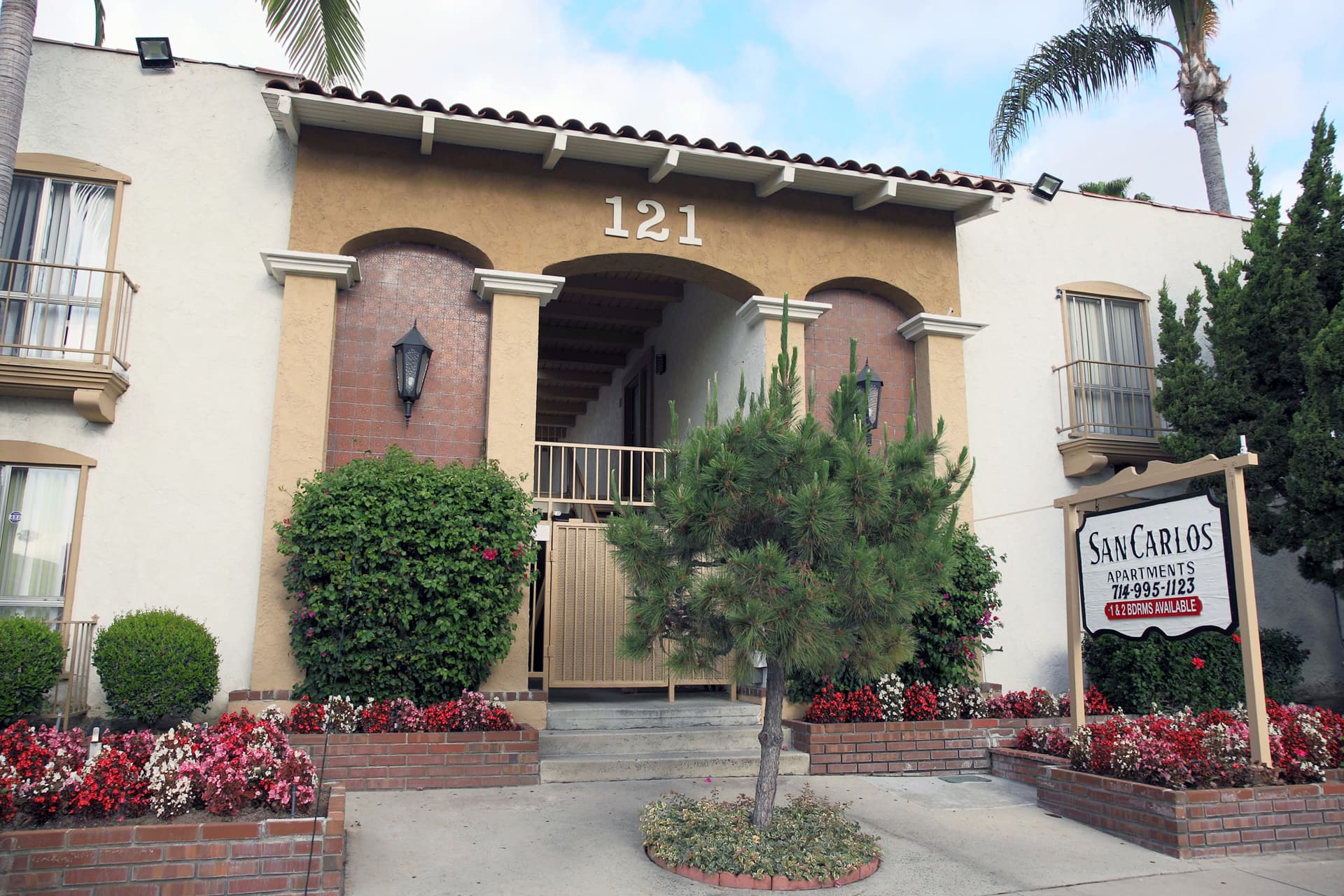 San Carlos Apartments