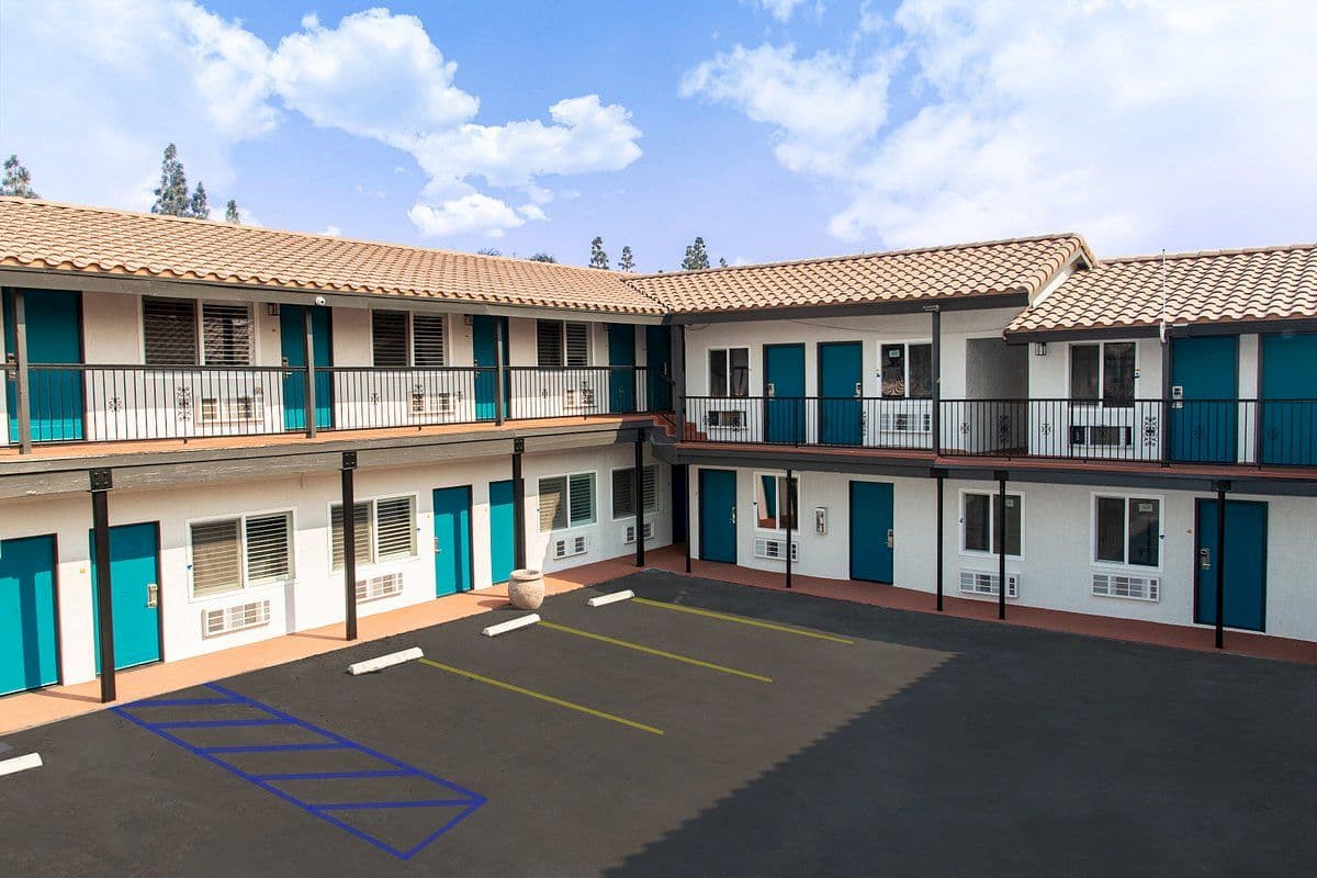 Magnolia Tree Hotel