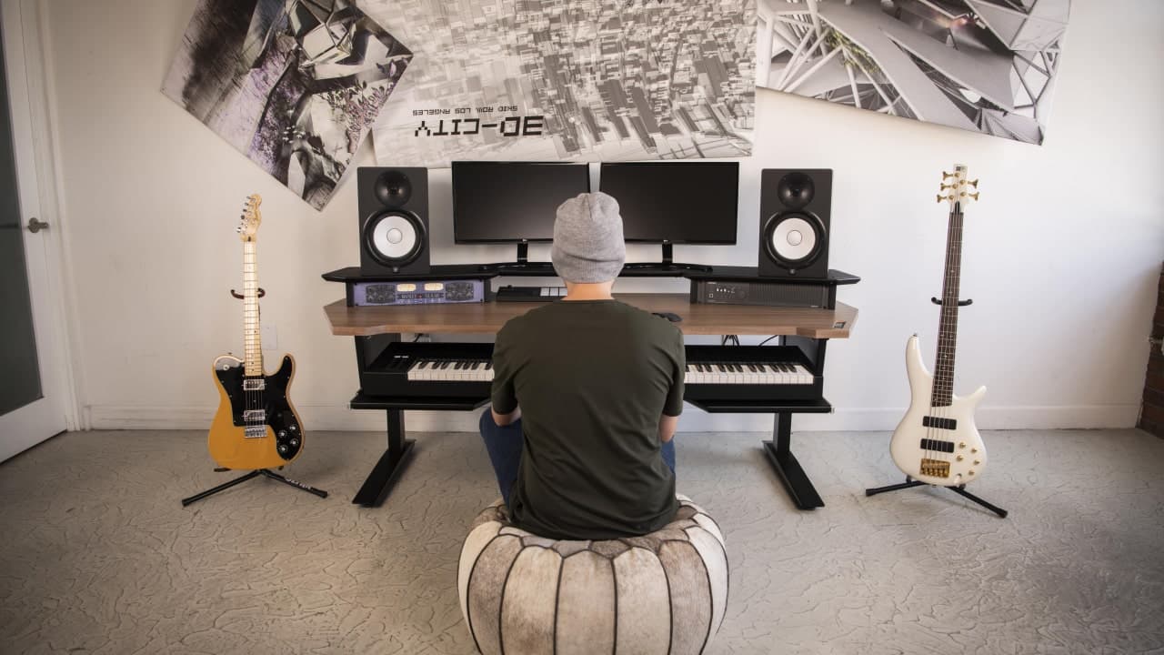 Az Studio Workstations Inc